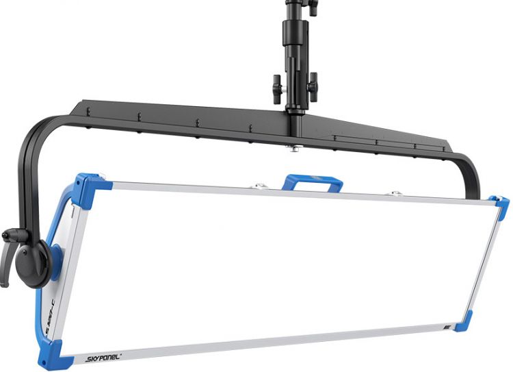 ARRI SkyPanel S120-C LED Center Mount blau-silber