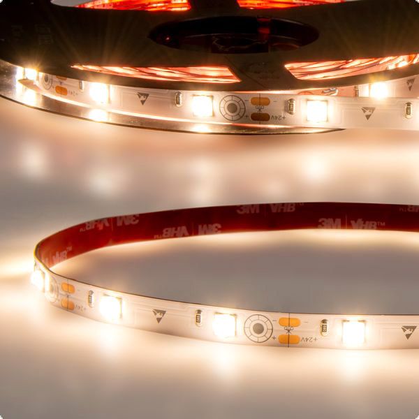 ISOLED LED HEQ830 lente de franjas flexibles 160°, 24V, 17W, IP20, blanco cálido